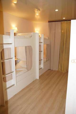 Гостиница Зеленая лампа Владивосток Спальное место на двухъярусной кровати в общем номере для женщин-2