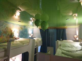 Гостиница Зеленая лампа Владивосток Спальное место на двухъярусной кровати в общем номере для мужчин-1